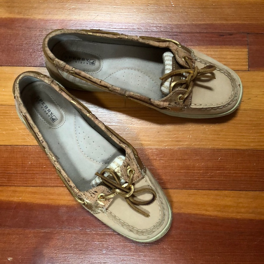 Tan, cork & gold Sperrys